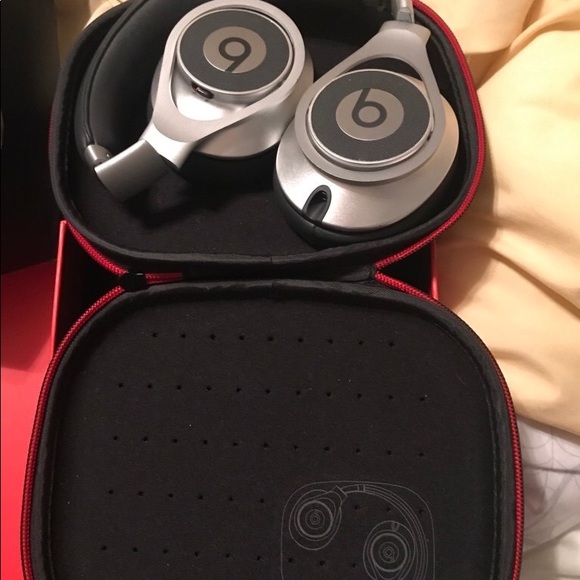 Beats Executive - Picture 2 of 4
